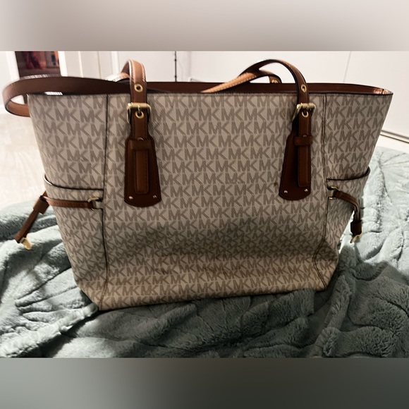 Micheal Kors jet set logo tote bag - Picture 5 of 5